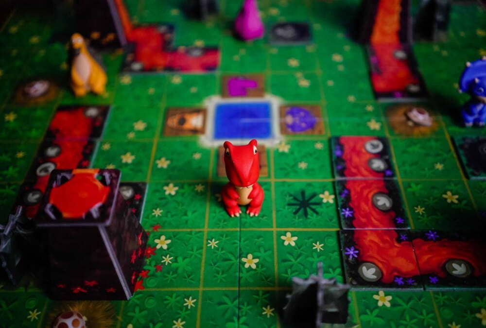 SOS Dino, a cooperative dinosaur board game where players rescue dinosaurs from erupting volcanoes